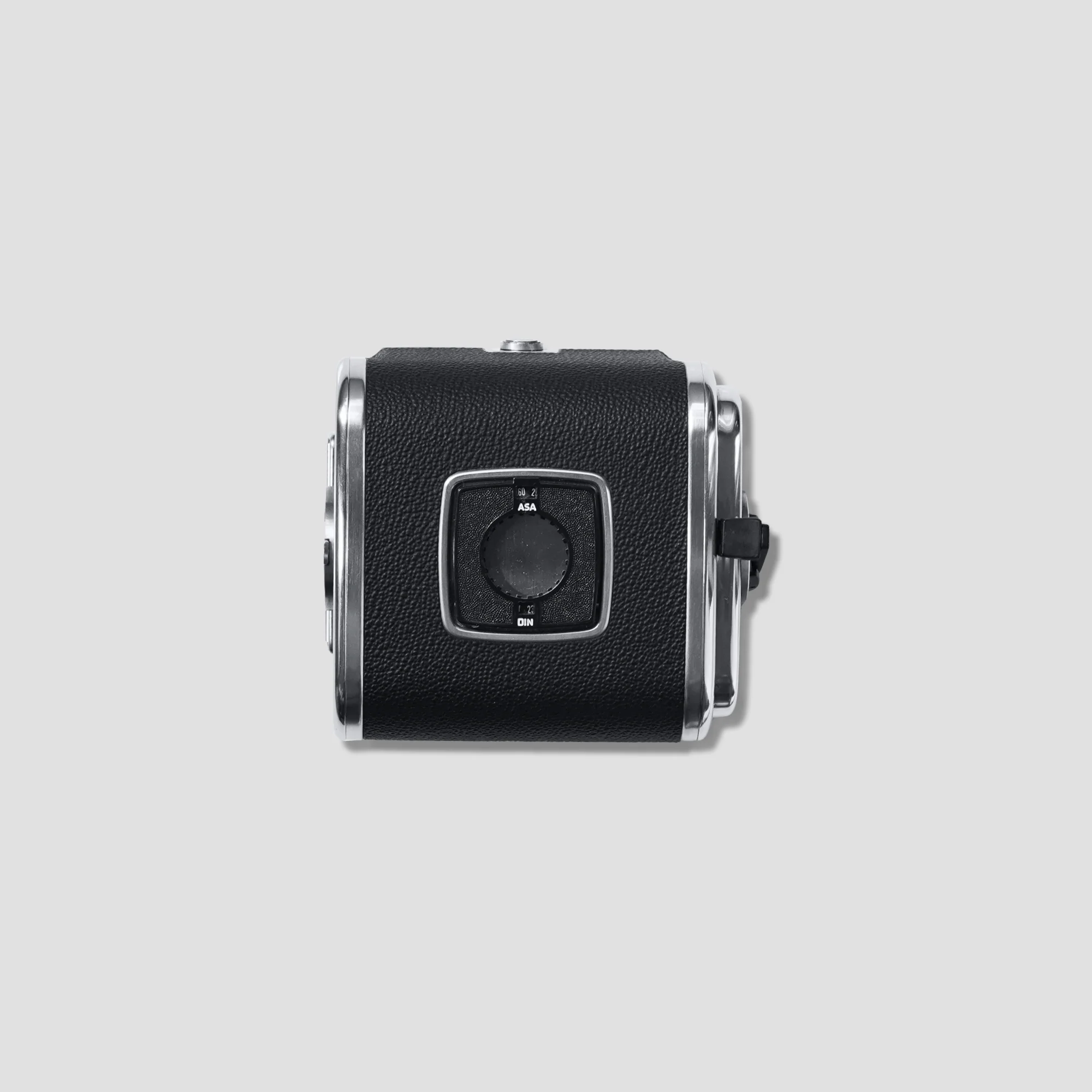 Hasselblad 500C + Planar 80mm 2.8 + A12 Film Magazine - Image 7