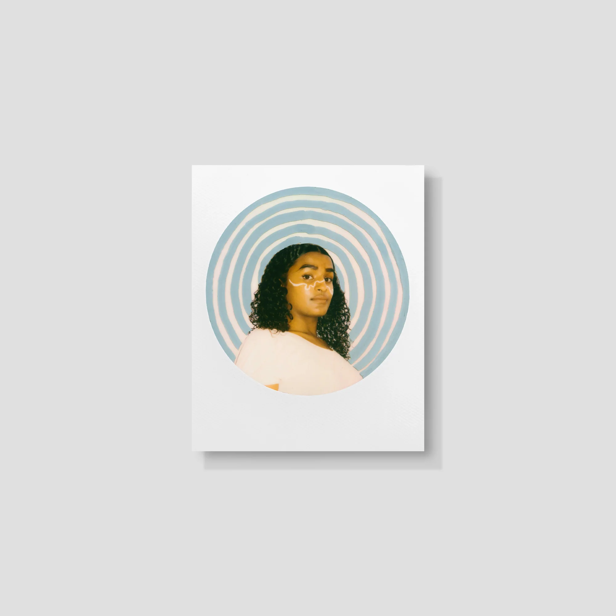 Polaroid Color 600 Film - Round Frame Edition - Image 3